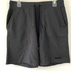 BNWOT Mens sz med Bench shorts
